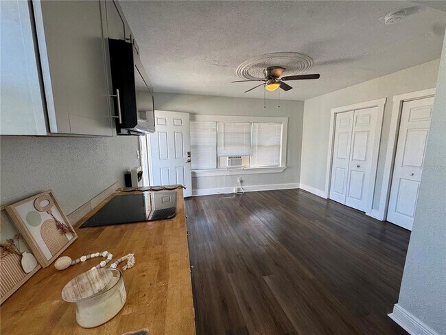 Foto del edificio - 3927 6th St S