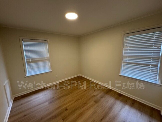 Building Photo - 1500 Ivy Rd