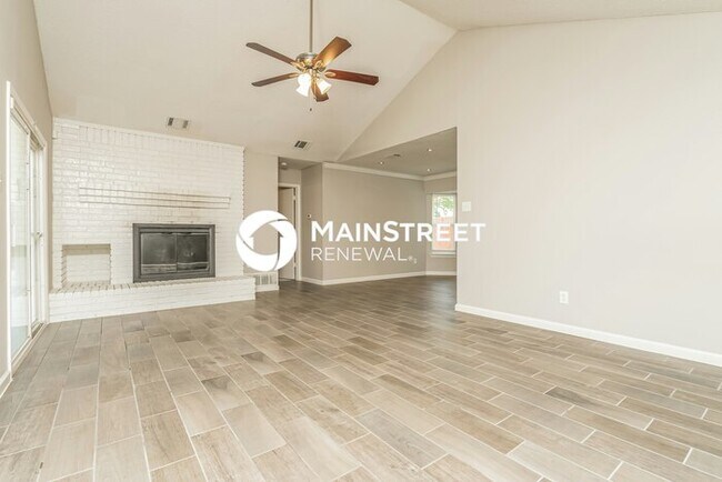 Building Photo - 3 Bedroom Pet-Friendly Home in Arlington, TX with Main Street Renewal