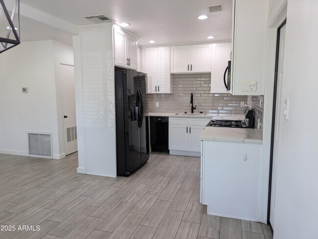 Foto del edificio - 3522 E Cheery Lynn Rd