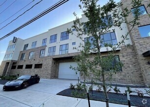 Building Photo - 2727 Houston Ave