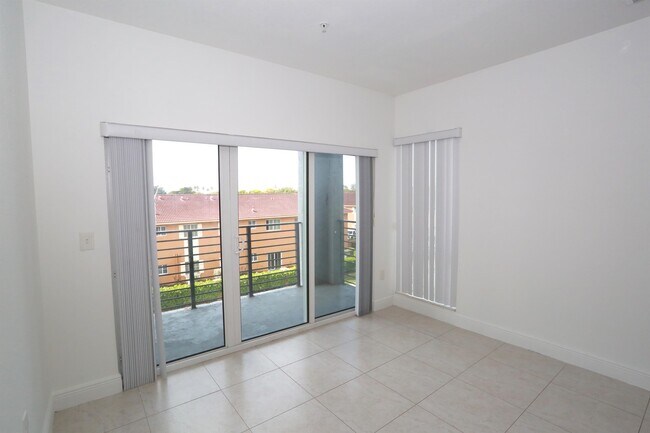 Photo - 6001 NW 182nd Ln Townhome