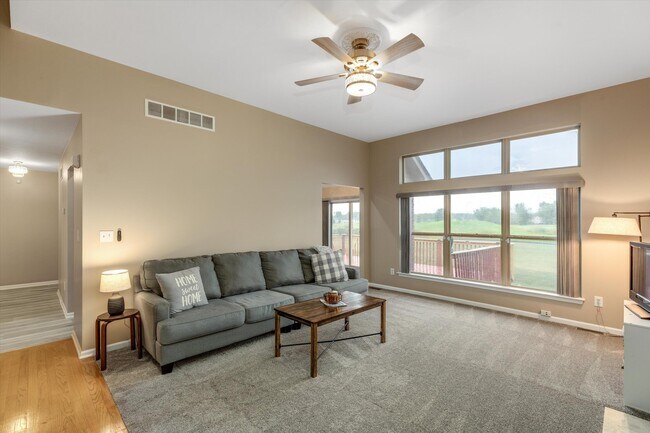 Building Photo - 33173 Bay Hill Dr