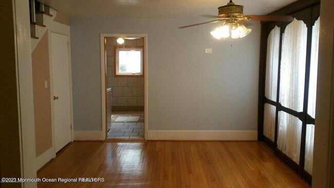 Building Photo - 403 Lareine Ave
