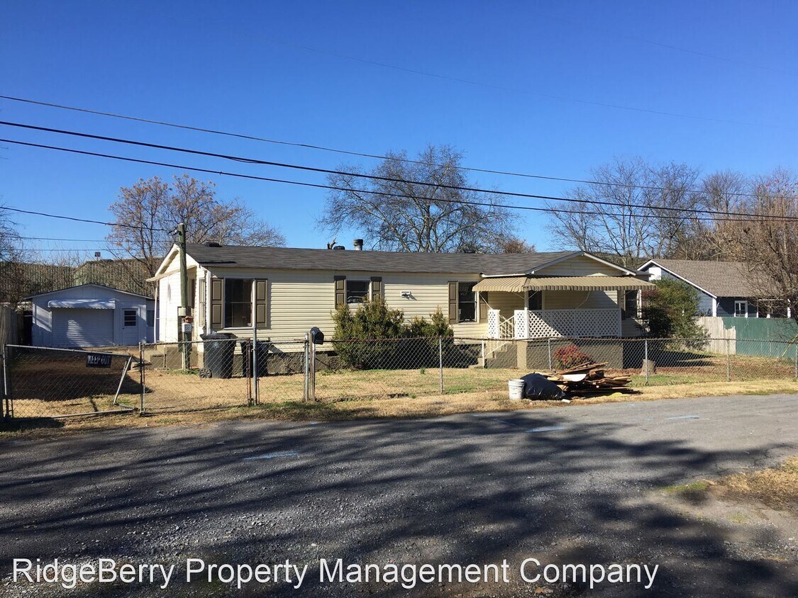 Foto principal - 3 br, 2 bath House - 12 Miller St