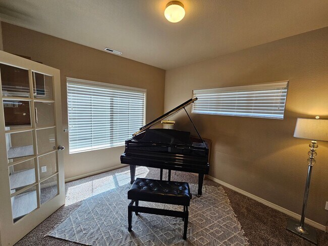 Foto del edificio - 5 Bed 3 Bath In Fountain!!!