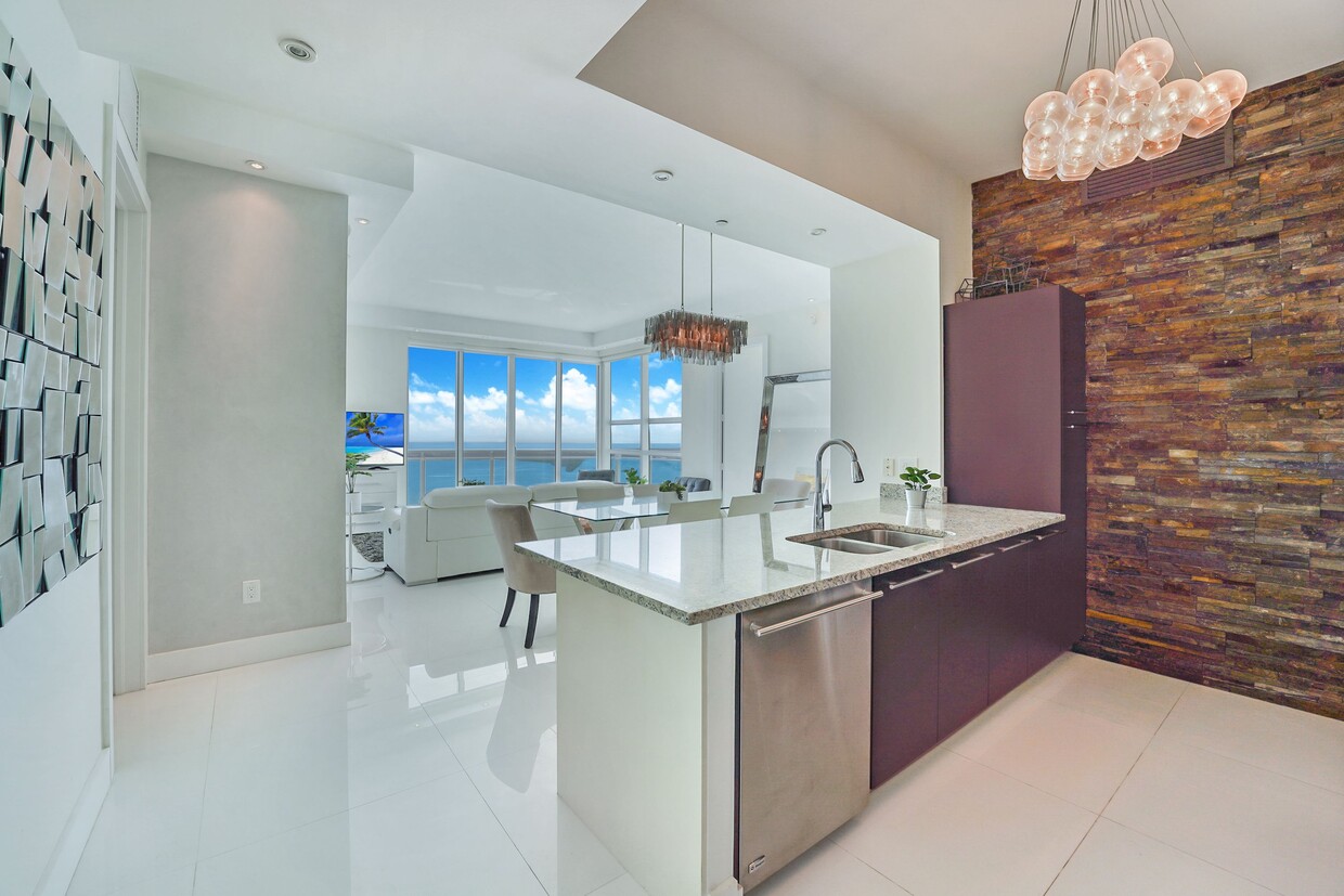Primary Photo - 950 Brickell Bay Dr