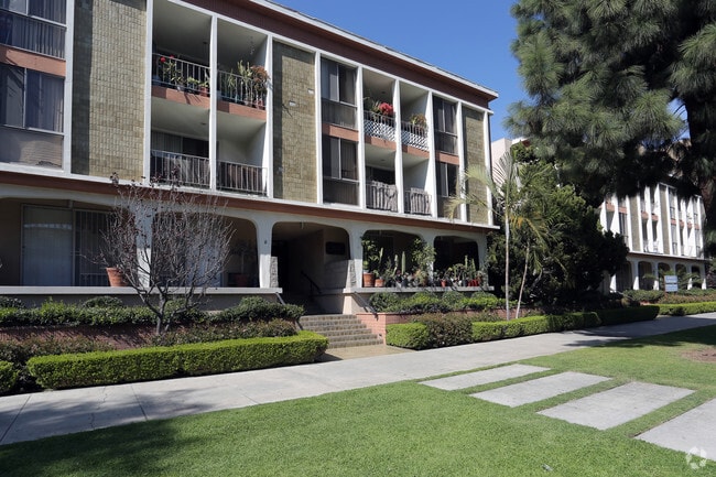 Building Photo - La Fayette Townhouse