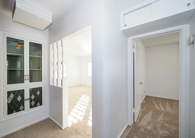 Building Photo - 2185 Mabey Dr