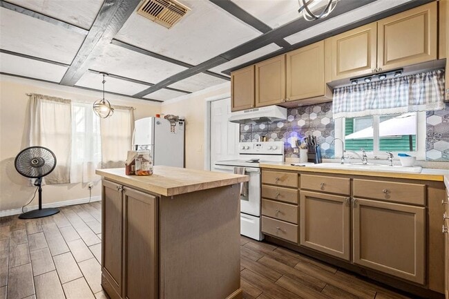 Building Photo - 2526 26th St S