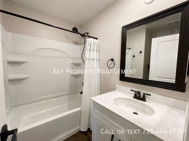 Foto del edificio - GORGEOUS 5 BEDROOM PLUS LOFT HOME NEAR FT ...