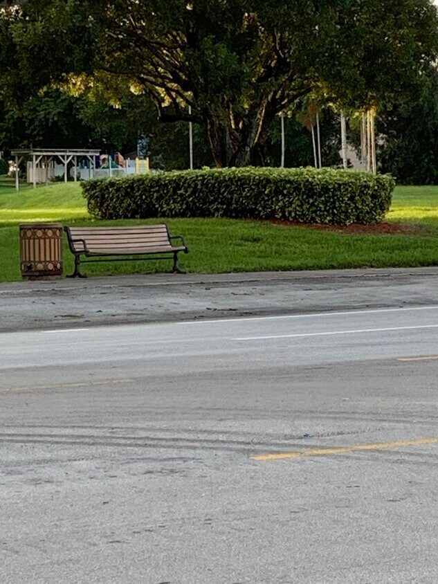 Foto del edificio - 4220 Inverrary Blvd