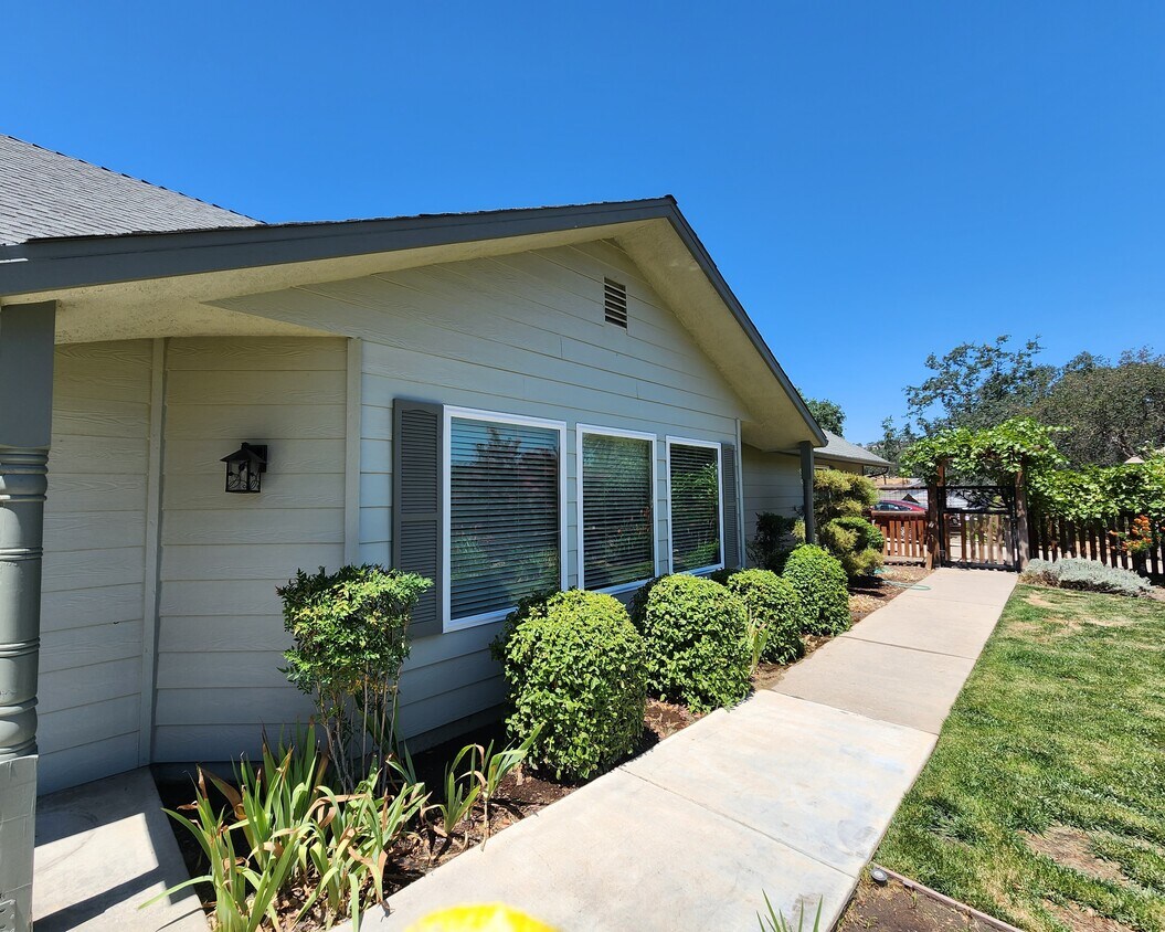 Primary Photo - 29932 Horseshoe Dr