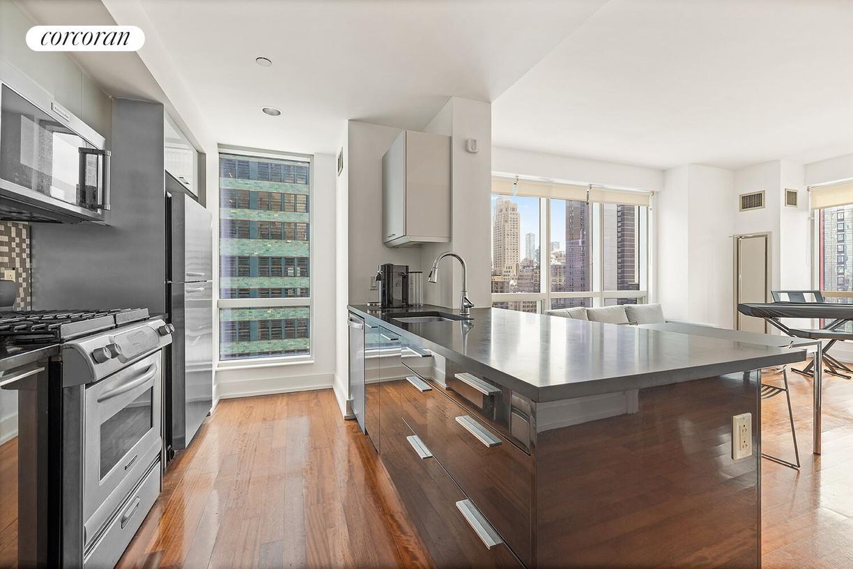 Foto del edificio - 350 W 42nd St