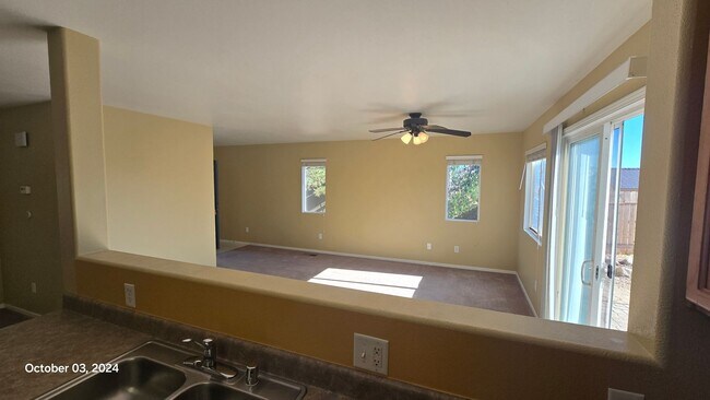 Building Photo - Spacious Two Story Townhome on Golf Course