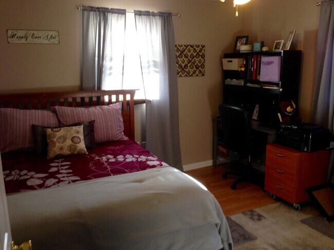 Bedroom 1 - 106 Scenic Cir