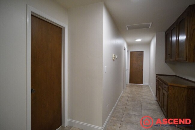 Building Photo - Gorgeous Northwest Bakersfield Home with H...