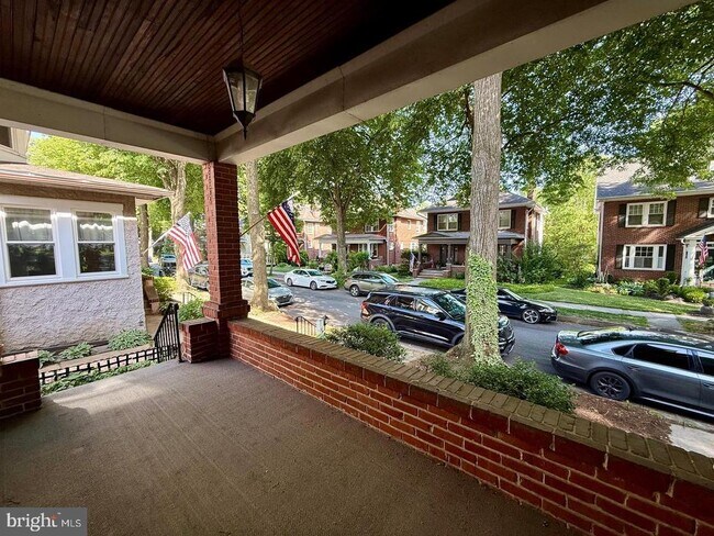 Foto del edificio - 1557 Dauphin Ave