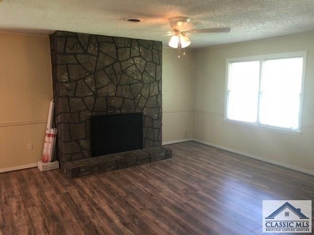 Building Photo - 135 Quail Run Dr