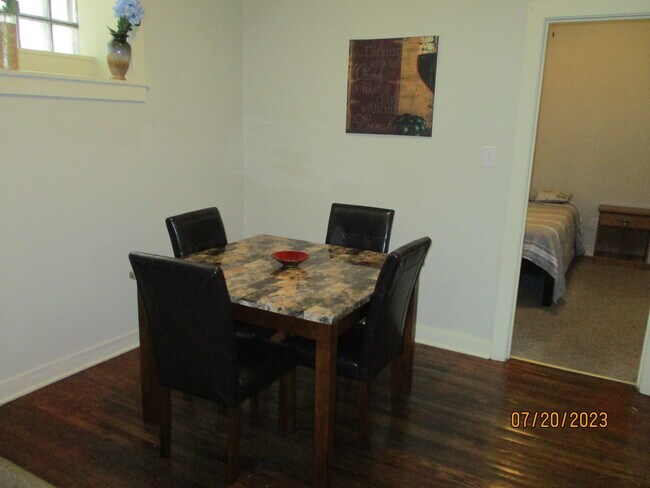 Foto del edificio - 1338 Main St