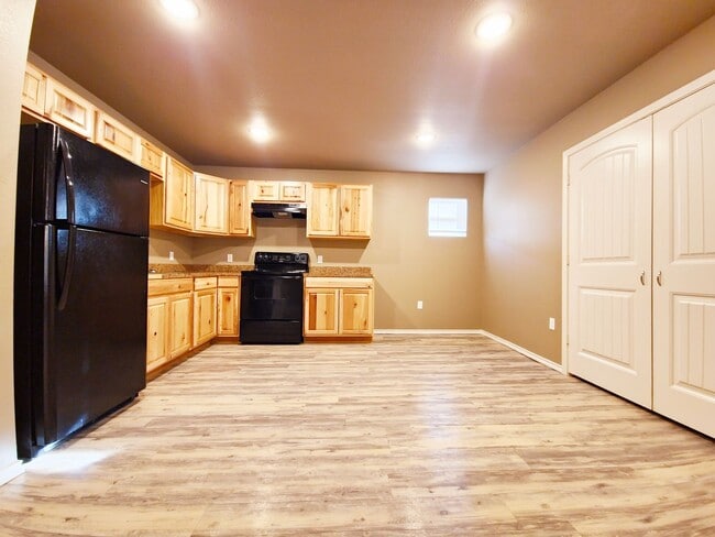 Building Photo - $500 MOVE-IN SPECIAL: Great 3/2/1 in North...