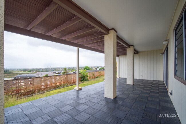 Foto del edificio - 5BD 3BA 2CAR GARAGE House in AIEA