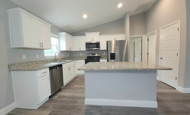 Building Photo - 7 Spruce Loop Way