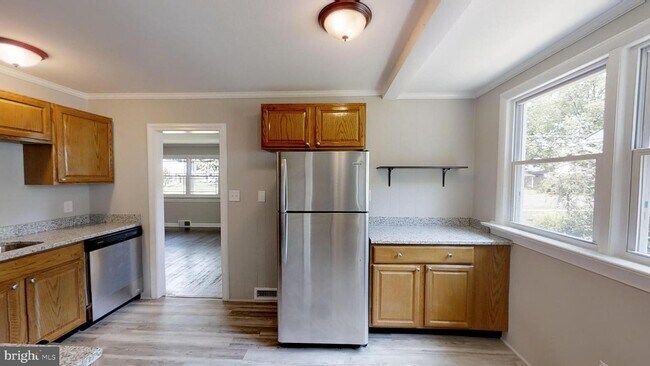 Building Photo - 269 Lott Ave