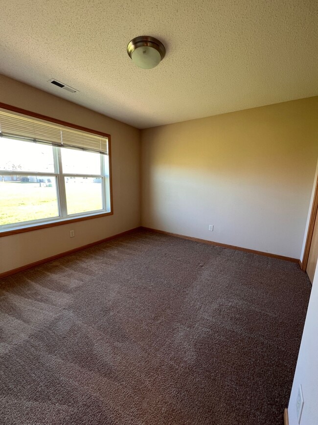 Building Photo - 593 W 9th St