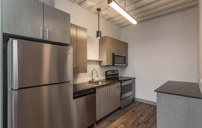 Building Photo - 959 W Dakin St