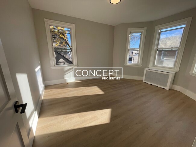 Building Photo - 14 Pond St