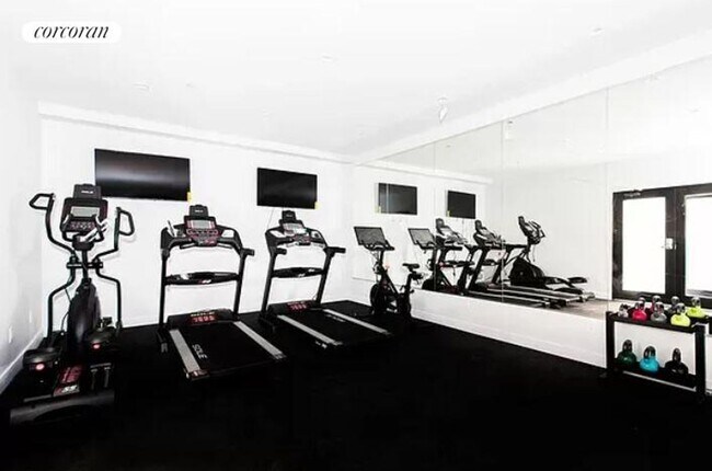 Building Photo - 1229 Putnam Ave