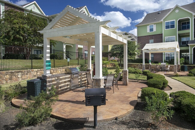Building Photo - Summerwood