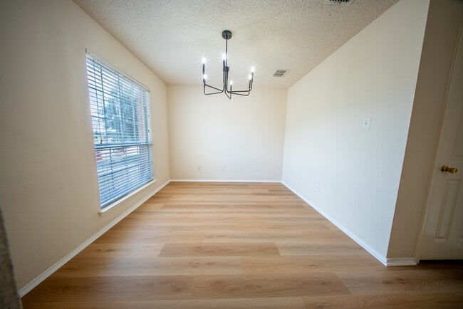 Foto del edificio - 1218 Post Oak Trail