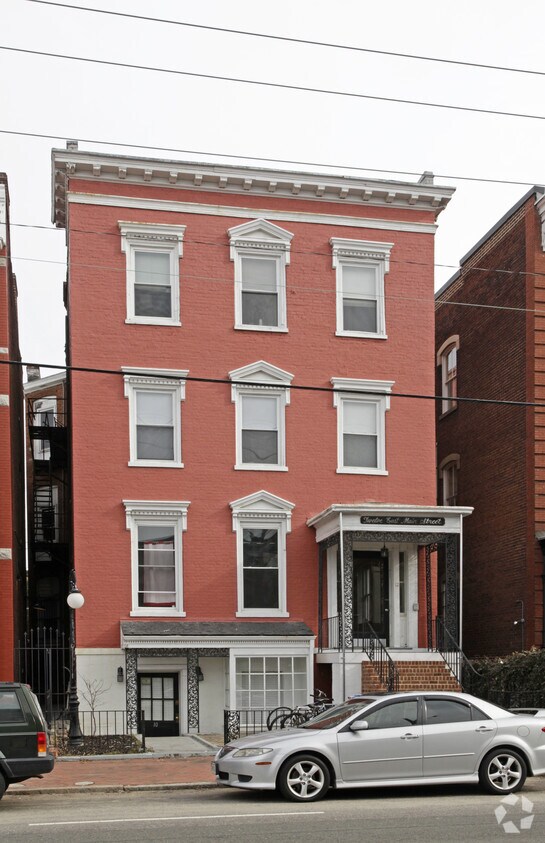 Building Photo - 12 E Main St