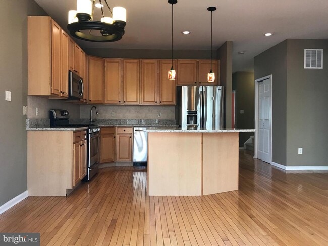 Building Photo - 33 Faxon Dr