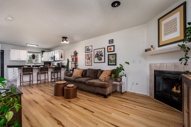 Foto del edificio - Stunning Townhome with Mountain Views in R...
