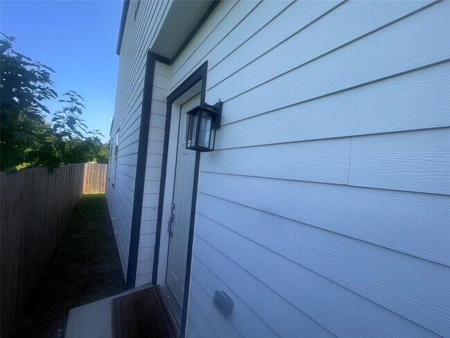 Building Photo - 2922 Hohl St