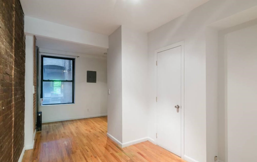 Building Photo - 889 9th Ave