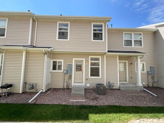 Foto del edificio - 2 Bedroom Townhome Available Near S Circle...