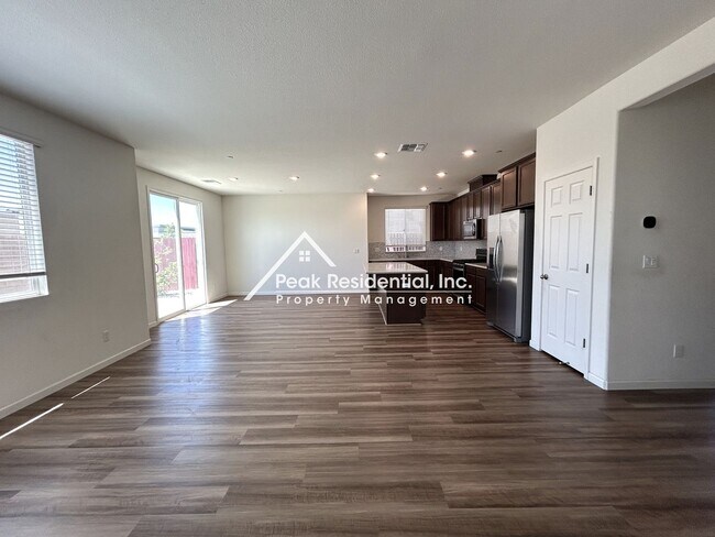 Building Photo - Beautiful Newer Folsom 4bd/2.5ba in Gated Community!