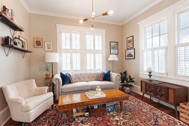 Building Photo - Timeless 3/2 in the Heart of Midtown by Piedmont Park!