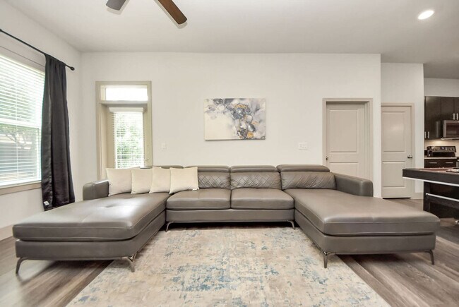 Foto del edificio - 8877 Frankway Dr