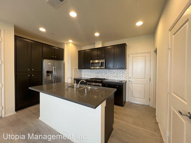 Building Photo - 3 br, 2.5 bath House - 5513 San Roberto