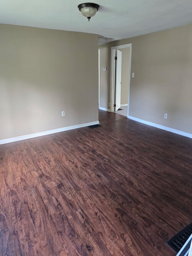 Foto del edificio - 1412 E Elmhurst Ave