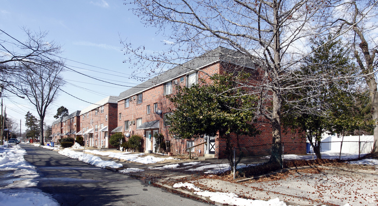 Foto del edificio - Envoy Garden Apartments