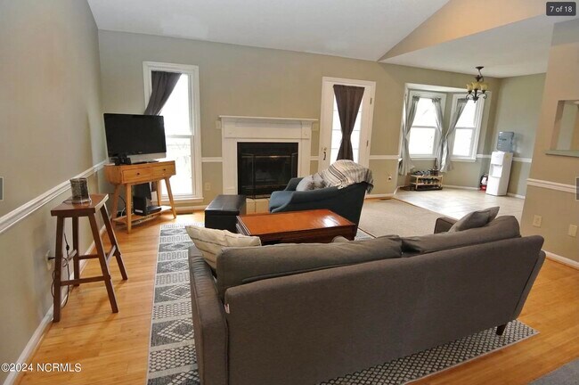 Building Photo - 3044 Red Fox Rd