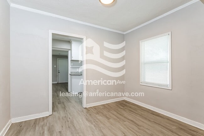 Building Photo - 472 E Northside Dr