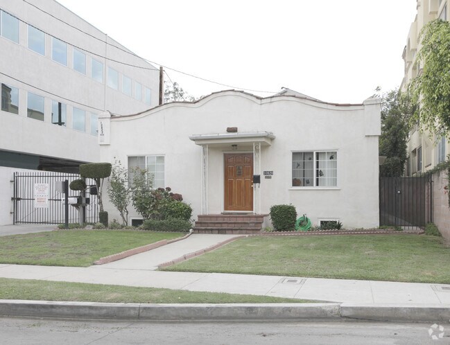 Foto del edificio - 10820-10822 Bloomfield St