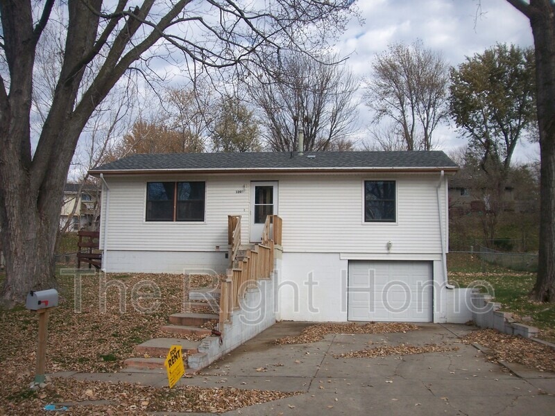Primary Photo - 1207 Bryan Ave